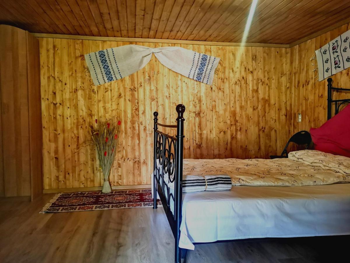 Lângă Stână Hotel Curtea De Arges Phòng bức ảnh