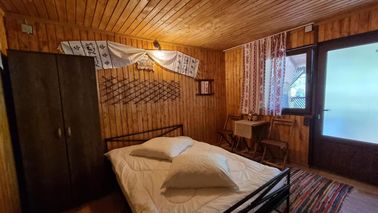 Lângă Stână Hotel Curtea De Arges Ngoại thất bức ảnh