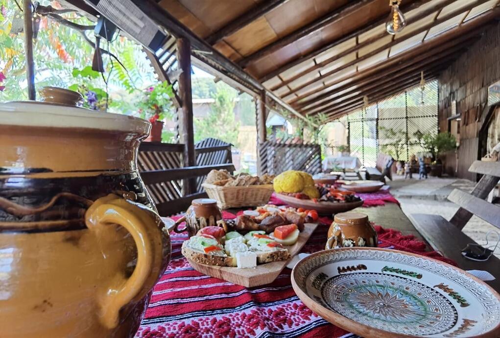 Lângă Stână Hotel Curtea De Arges Ngoại thất bức ảnh