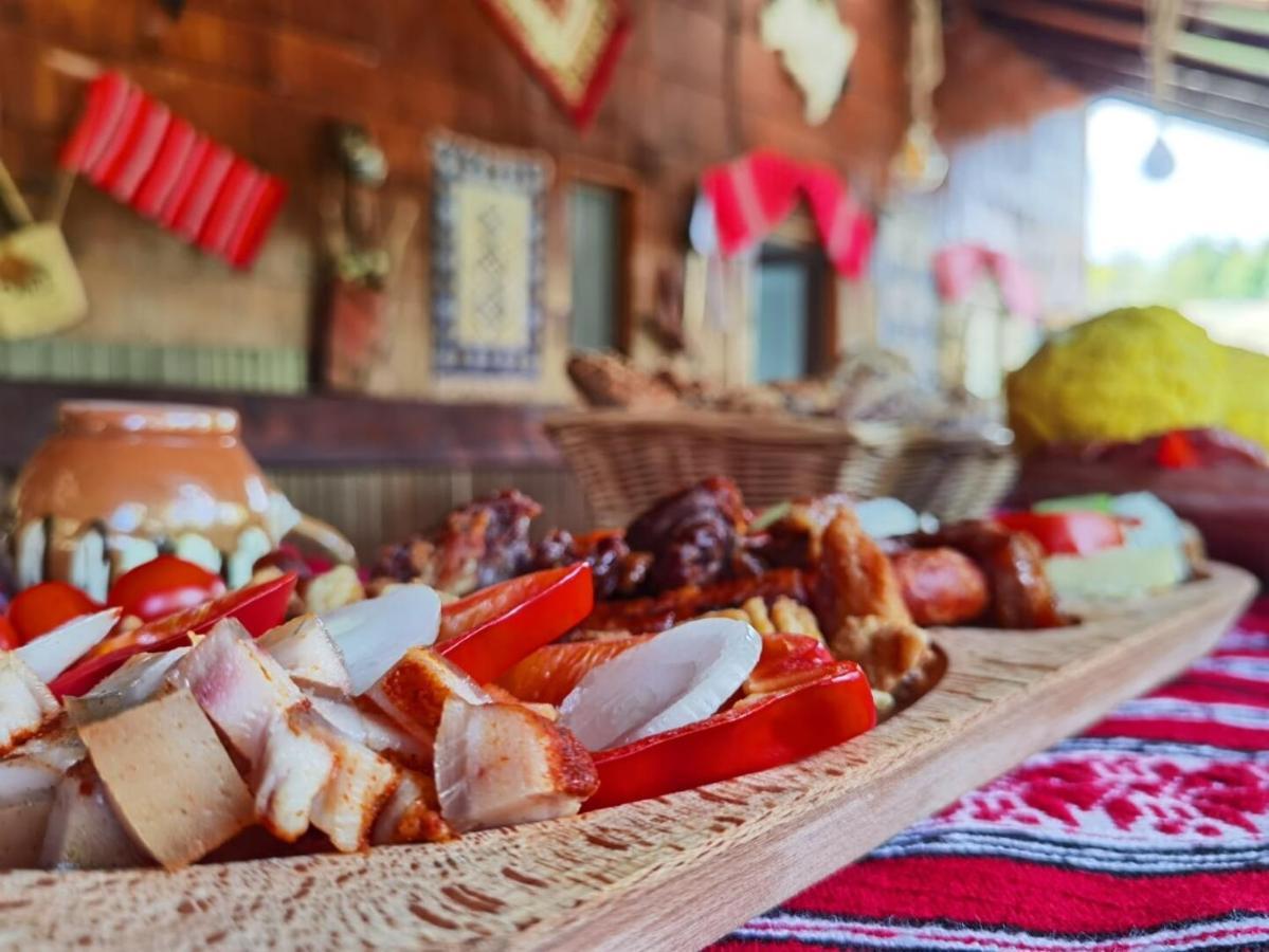 Lângă Stână Hotel Curtea De Arges Ngoại thất bức ảnh