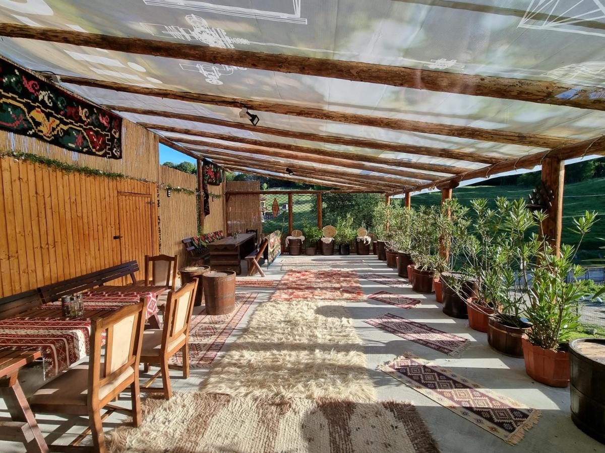 Lângă Stână Hotel Curtea De Arges Ngoại thất bức ảnh
