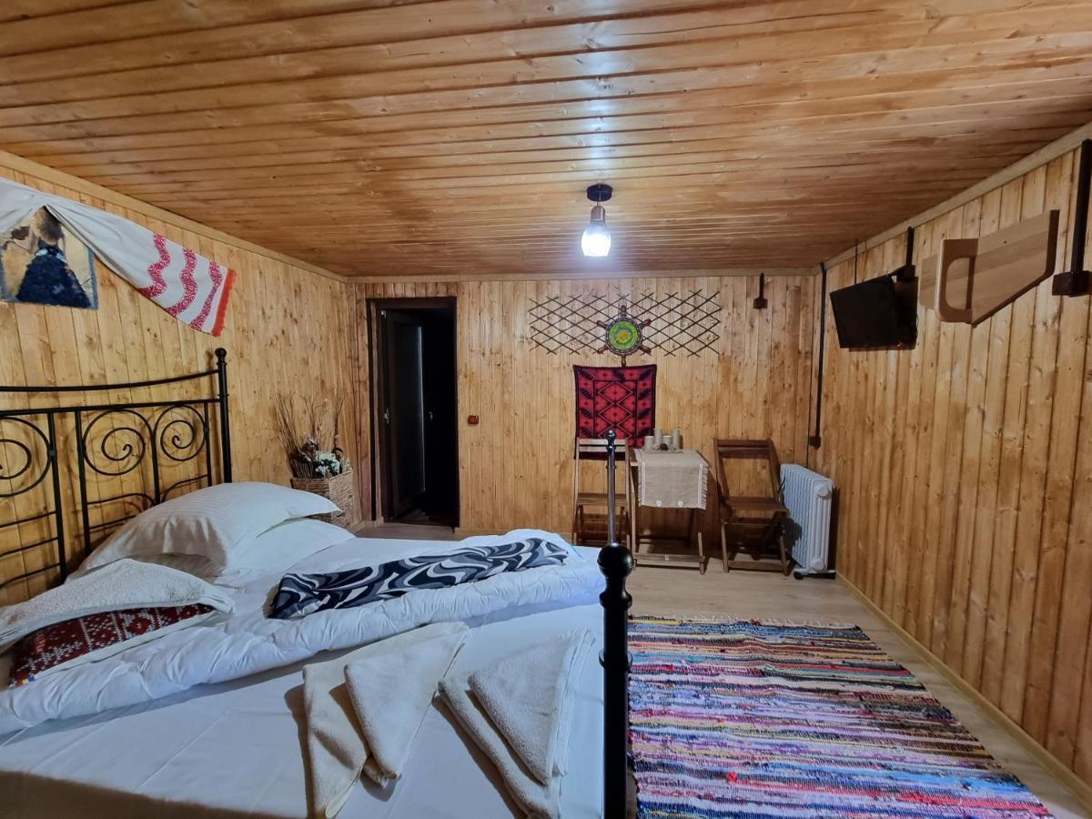 Lângă Stână Hotel Curtea De Arges Ngoại thất bức ảnh
