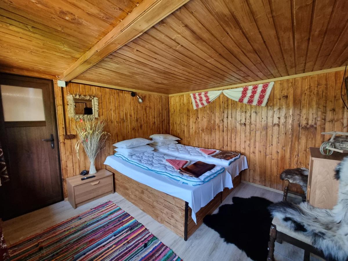 Lângă Stână Hotel Curtea De Arges Ngoại thất bức ảnh