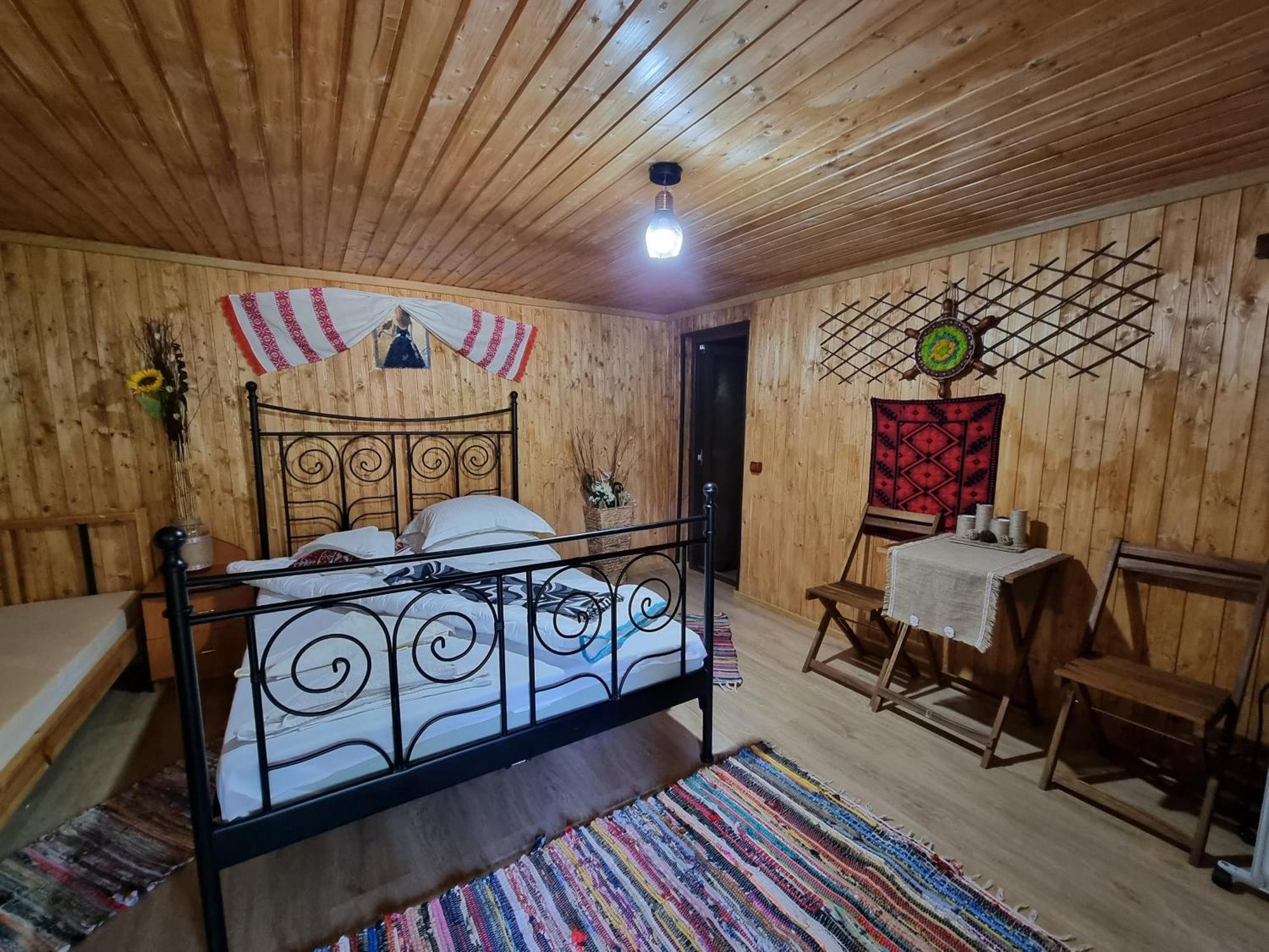 Lângă Stână Hotel Curtea De Arges Phòng bức ảnh
