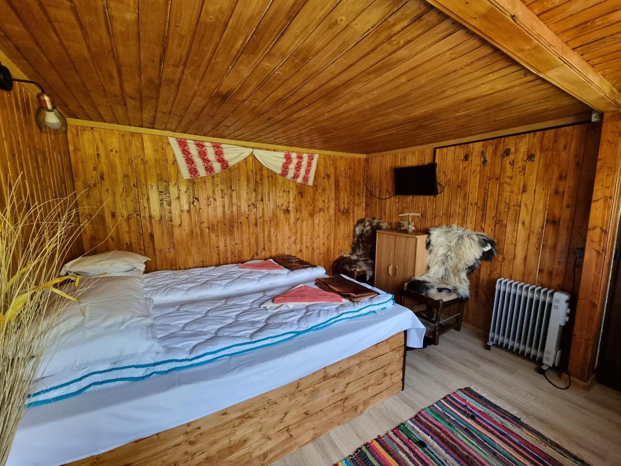 Lângă Stână Hotel Curtea De Arges Phòng bức ảnh