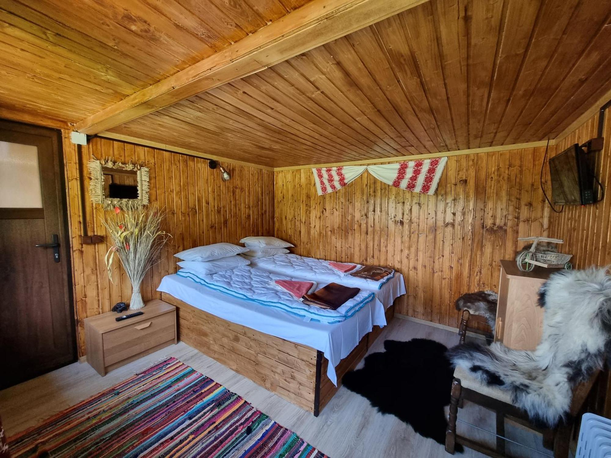 Lângă Stână Hotel Curtea De Arges Phòng bức ảnh